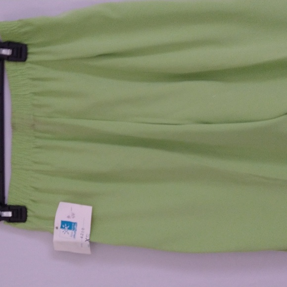 women's resort Capri pants - New with tag - Picture 2 of 8